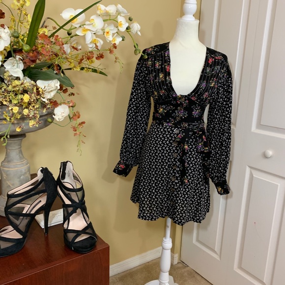 FREE PEOPLE WONDERLAND V-NECK FLORAL PRINT MINI DRESS, BLACK (NWT) - Picture 6 of 8